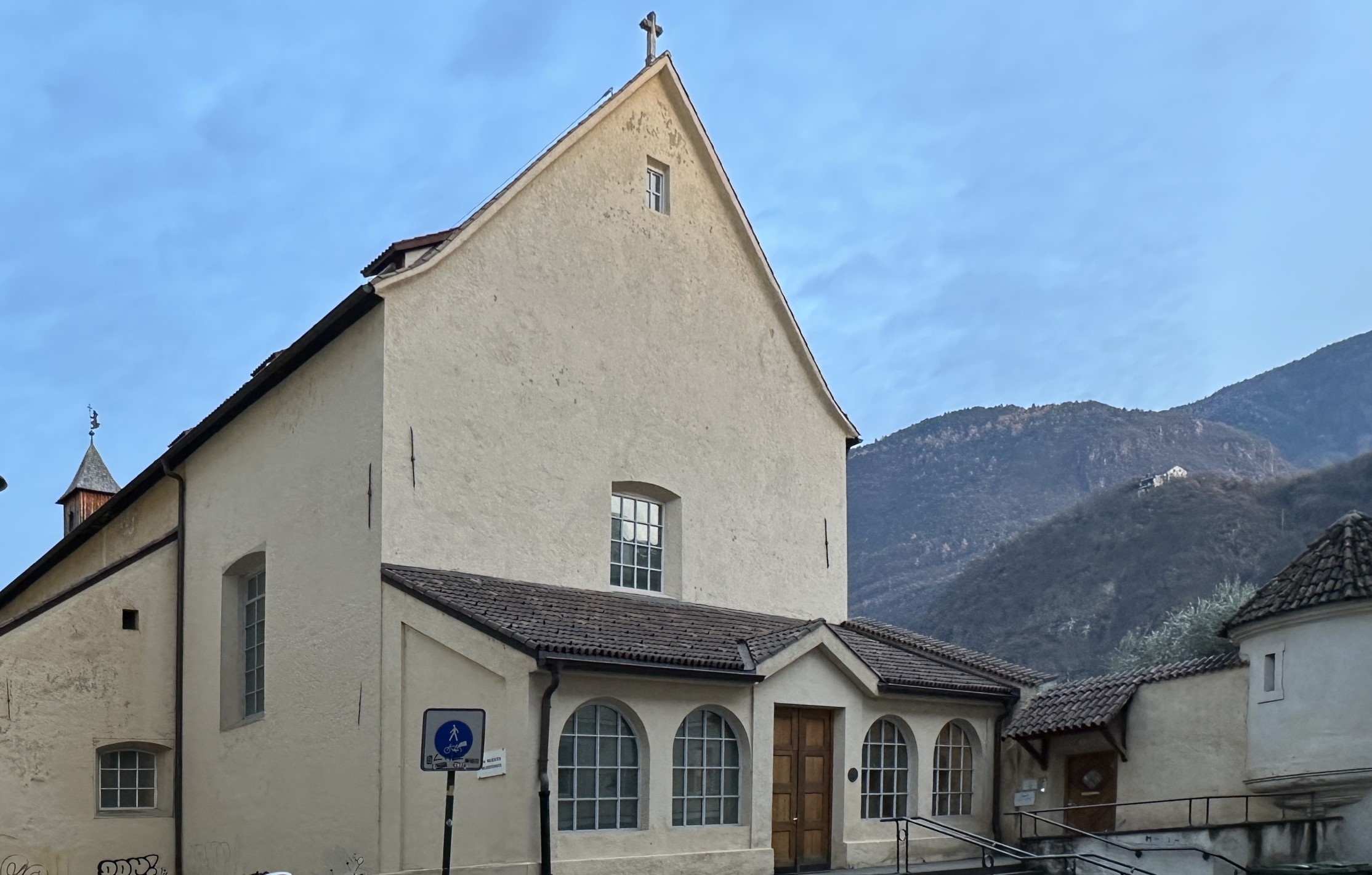 Fassade der Kapuzinerkirche Bozen
